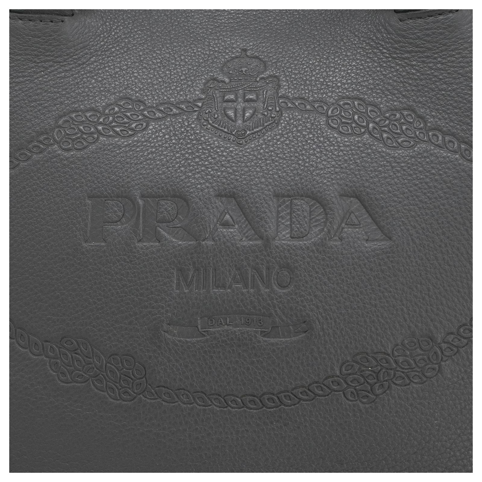 Authentic Prada
Vitello Daino Leather Tote