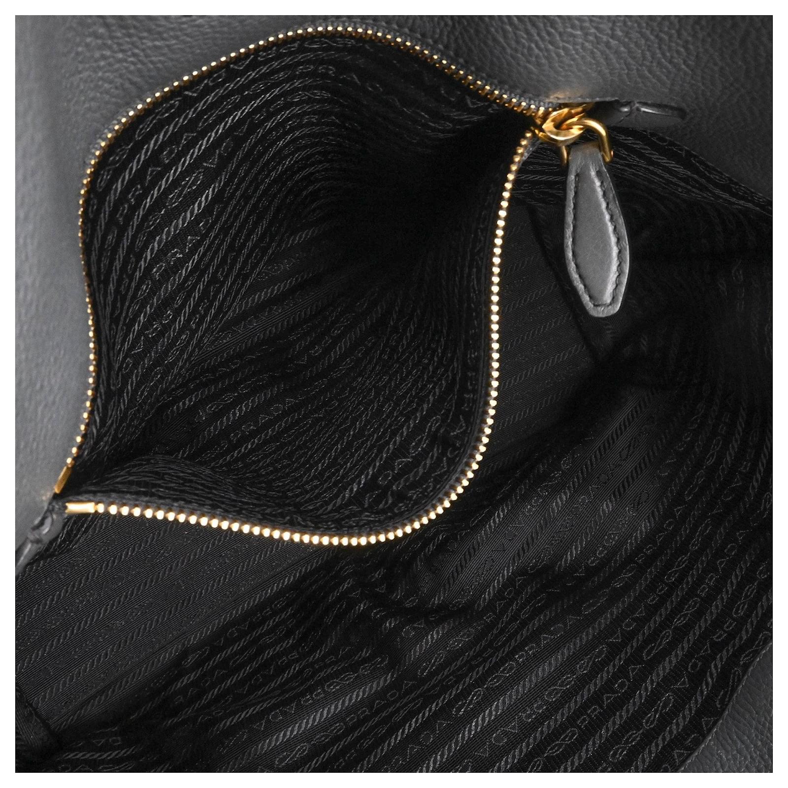 Authentic Prada
Vitello Daino Leather Tote