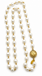 CHANEL ‘31 RUE CAMBON Paris Medallion PEARL NECKLACE