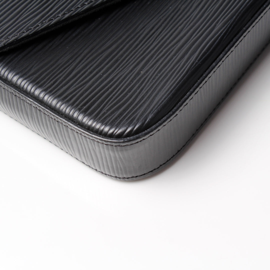 Louis Vuitton Pochette Félicie in black, black interior. 
EPI leather with a silver-tone chain strap