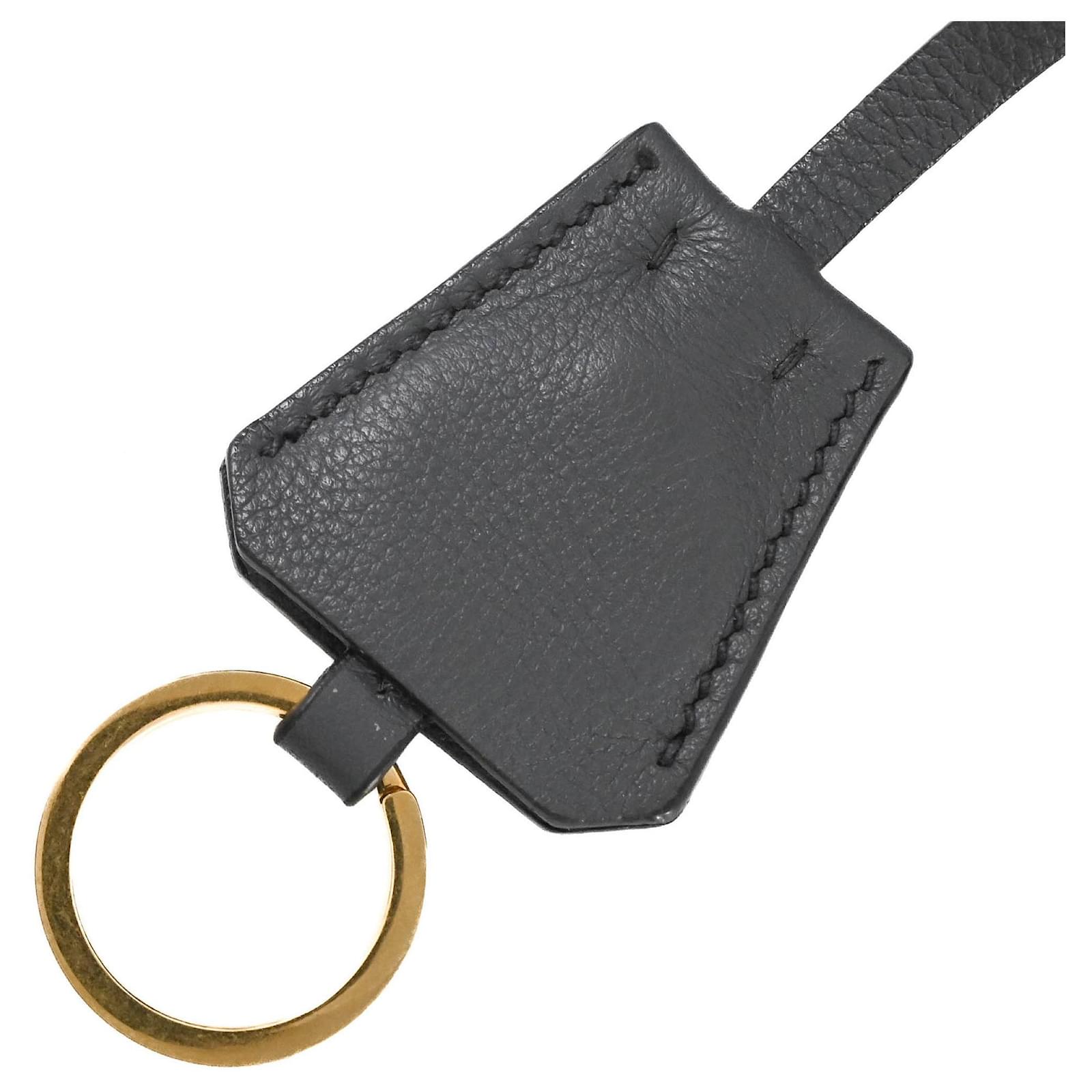 Authentic Prada
Vitello Daino Leather Tote