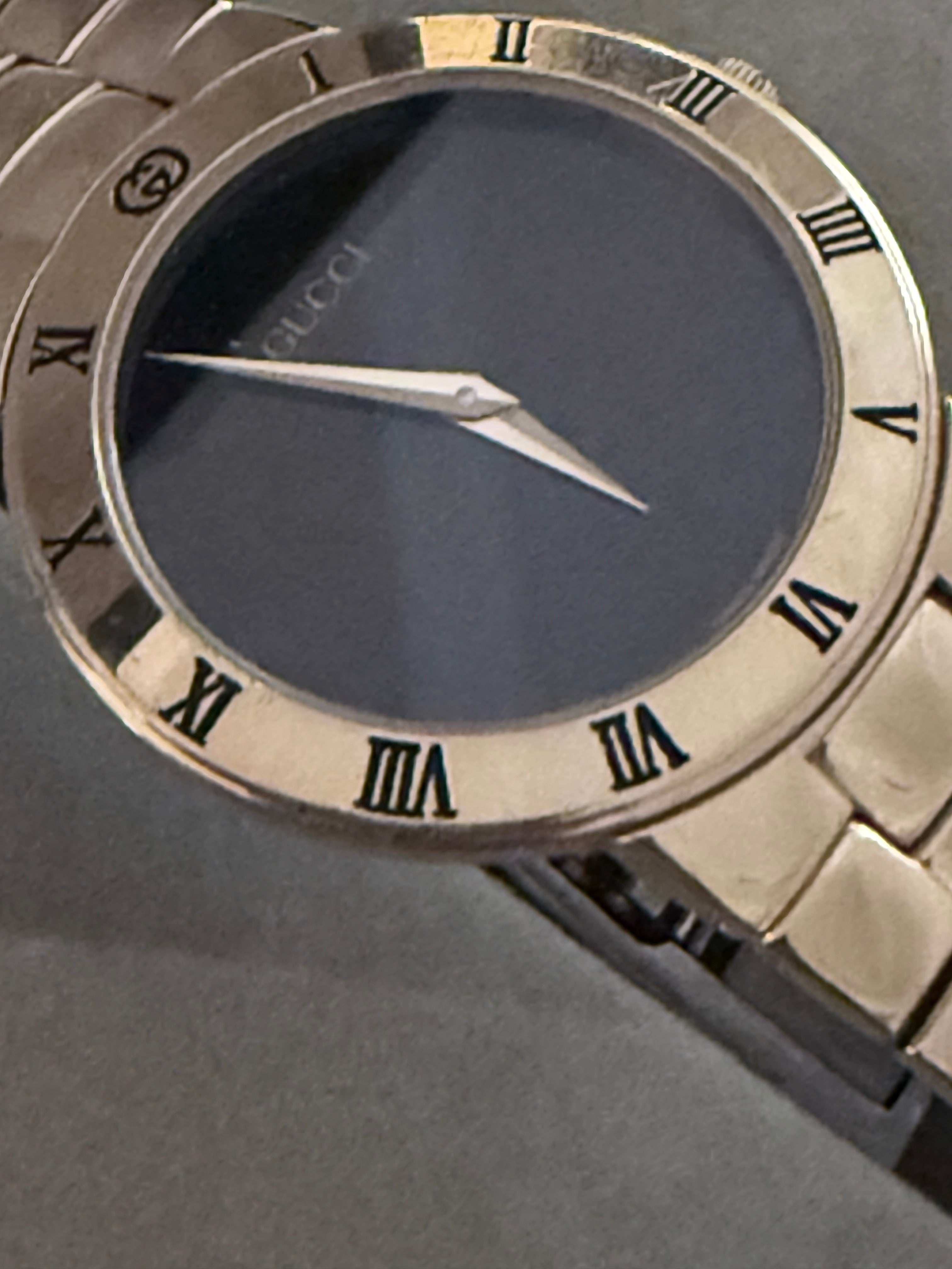 VINTAGE GUCCI 3300.2.M SWISS QUARTZ WRISTWATCH GOLD TONE BOX RUNNING