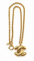 CHANEL VINTAGE GOLD-PLATED CC MATELASSÉ DESIGN PENDANT NECKLACE