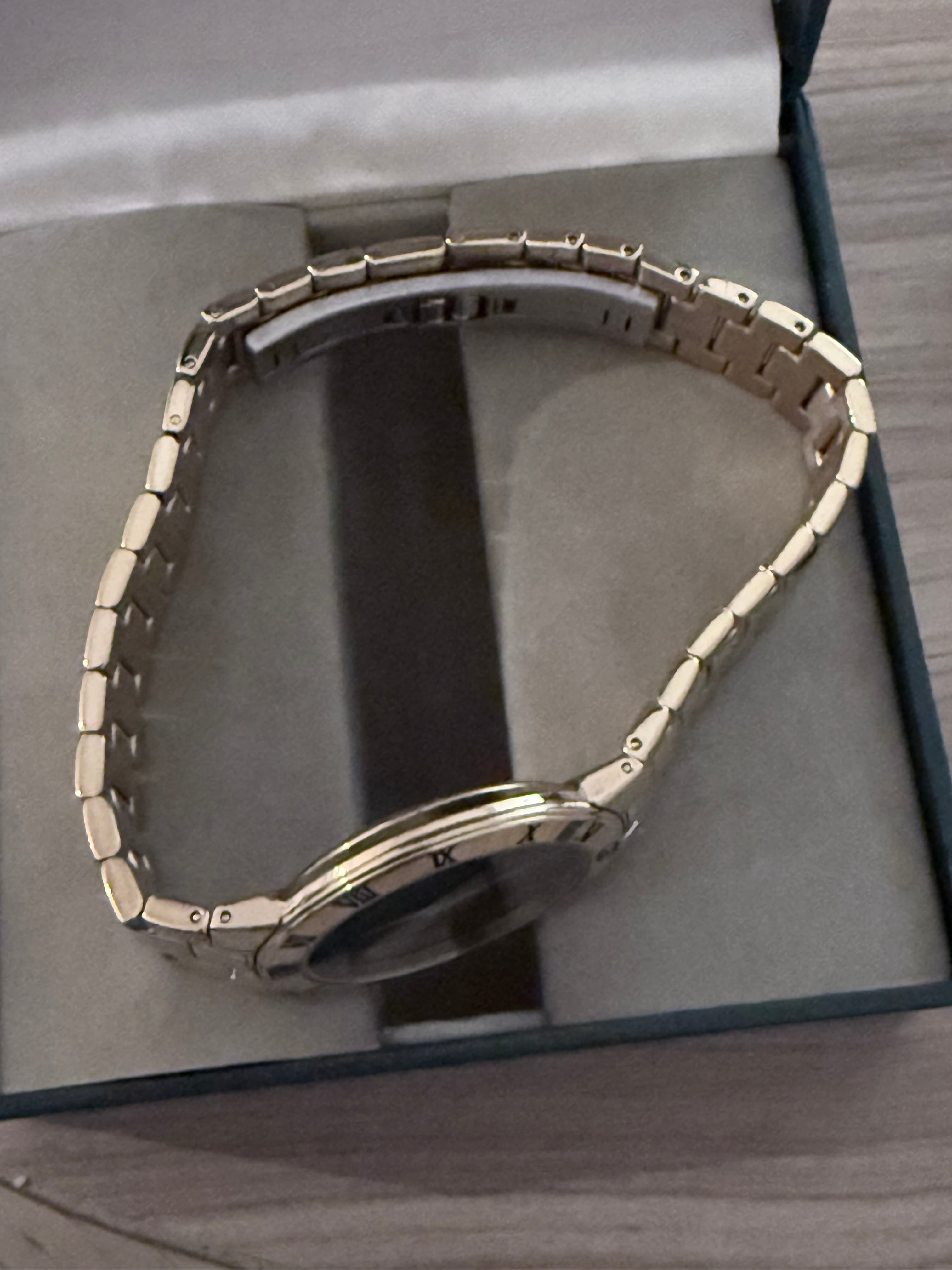 VINTAGE GUCCI 3300.2.M SWISS QUARTZ WRISTWATCH GOLD TONE BOX RUNNING