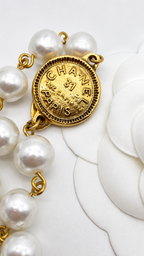 CHANEL ‘31 RUE CAMBON Paris Medallion PEARL NECKLACE