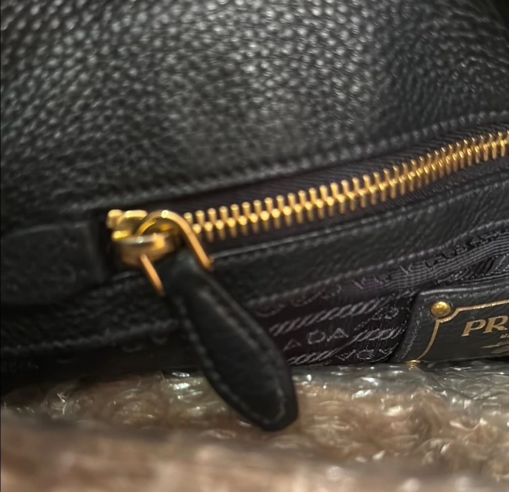 Authentic Prada
Vitello Daino Leather Tote