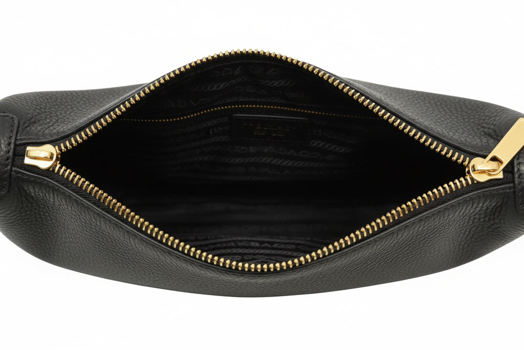 Authentic Prada
Vitello Daino Leather Tote