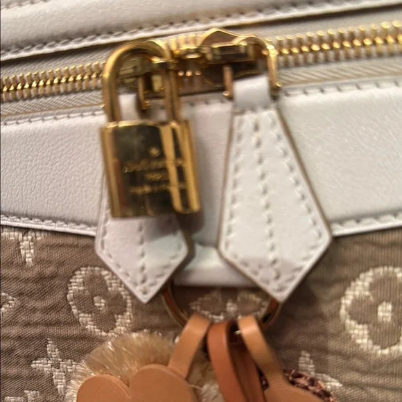 LOUIS VUITTON MONOGRAM 
Sabbia Cabas GM Beige & White