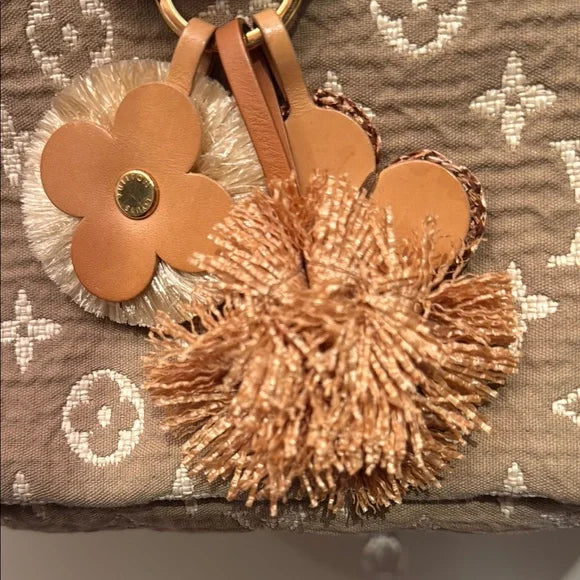 LOUIS VUITTON MONOGRAM 
Sabbia Cabas GM Beige & White