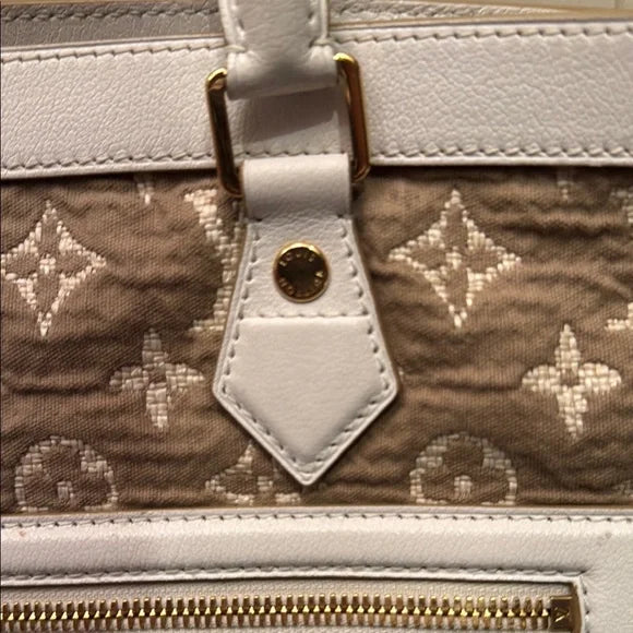 LOUIS VUITTON MONOGRAM 
Sabbia Cabas GM Beige & White